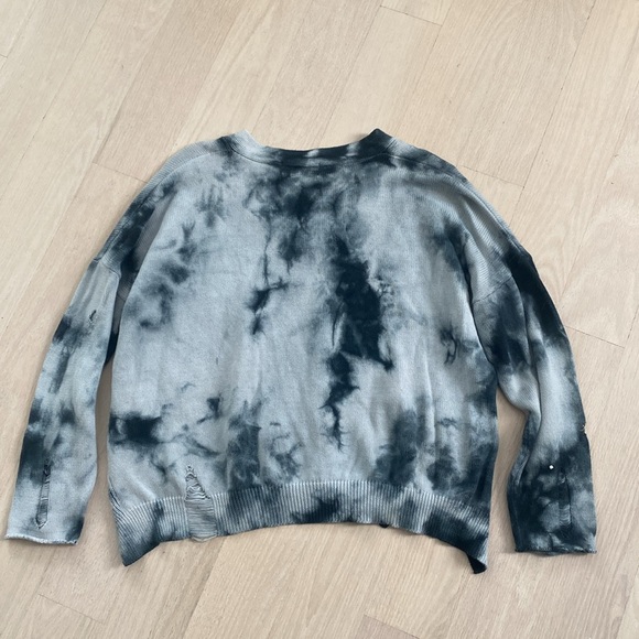 SIX/FIFTY Blue tie-dye knit sweater with lots of rips - Picture 7 of 11